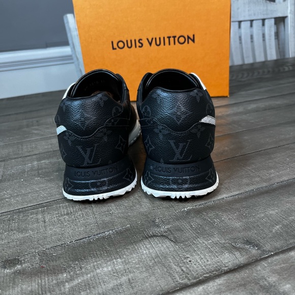 Louis Vuitton Runaway
Trainer Monogram Leather
100% Authentic Sz 11 - Picture 5 of 8